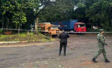 El cuerpo fue hallado en la vía pública, en una zona cercana a la Aduana de Puerto Iguazú.