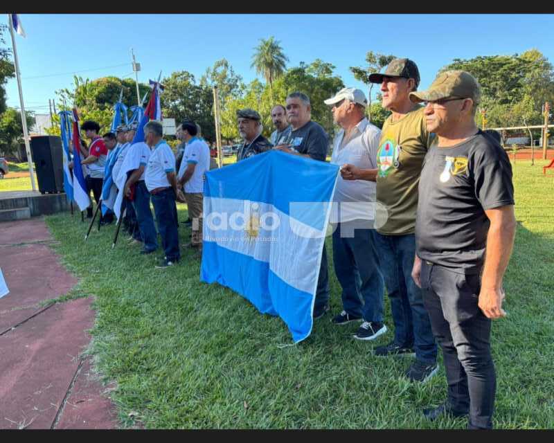 Emotivo homenaje a Ex Combatientes y Caídos de Malvinas en la plazoleta Cabo León Mini City Vecinos del barrio Mini City participaron de un emotivo acto en homenaje a los ex combatientes de Malvinas en la plazoleta Martín León.