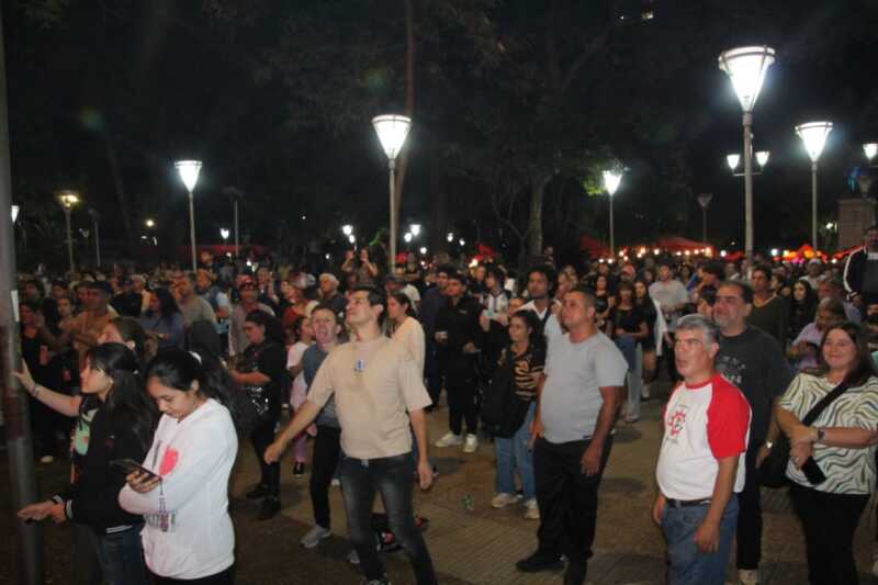 El Reventón convocó a una multitud en la plaza San Martín 4 Reventón