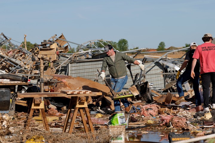 Tornado F4 en Oklahoma: 40 viviendas destruidas y al menos 10 heridos en Enid Tornado