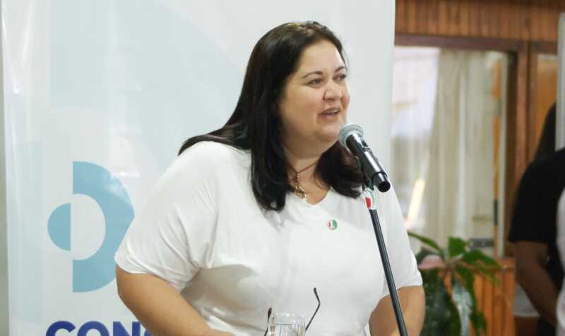 Claudia Urrutia prestó juramento como Defensora del Pueblo de Oberá durante una sesión especial del Concejo Deliberante.