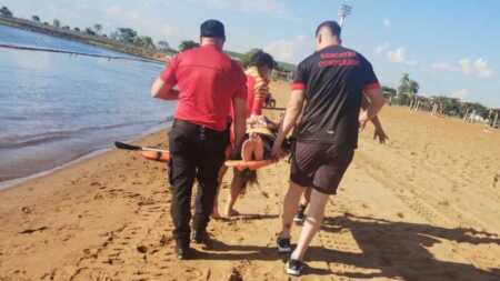 El Brete: asistieron a una mujer que se descompensó en plena playa El Brete