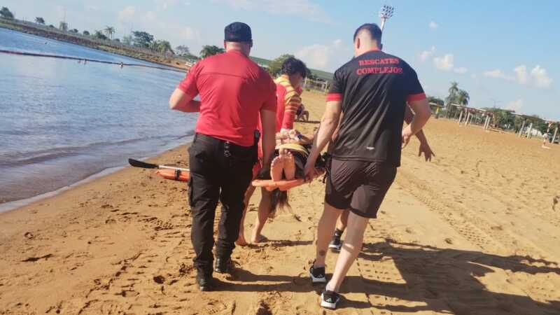 El Brete: asistieron a una mujer que se descompensó en plena playa El Brete