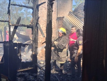 Incendio en Garupá: pérdidas totales en una vivienda y carpintería WhatsApp Image 2026 04 07 at 17.09.24 - 2