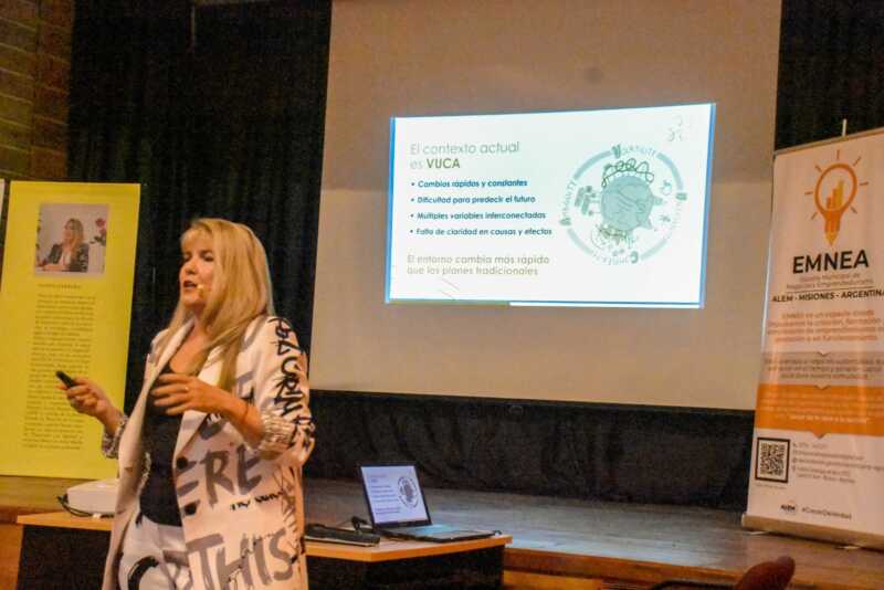 Alem impulsa el emprendedurismo: 150 vecinos inician nueva cohorte 4 Alem fortalece su perfil emprendedor con 150 nuevos alumnos en la EMNEA