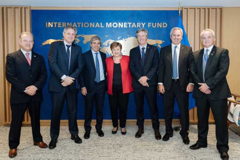Caputo se reúne con el FMI en Washington para destrabar un desembolso clave 2 WhatsApp Image 2026 04 14 at 20.32.20 1 - 1