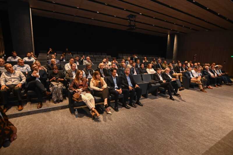 Valdés impulsa mega inversión foresto-industrial en Corrientes 3 Valdés presentó el mayor proyecto foresto-industrial del país en Ituzaingó