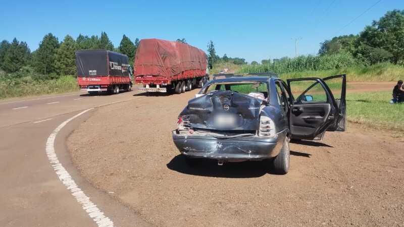 choque auto camión en Alem