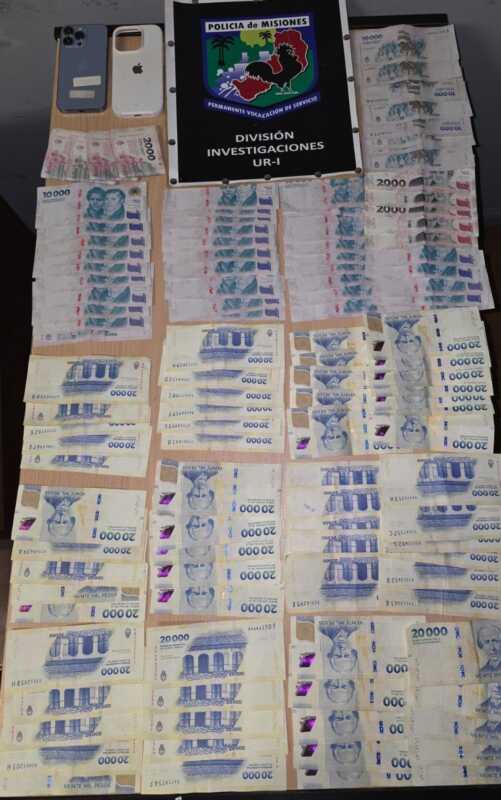 Posadas: detuvieron a un joven tras intentar escapar de un control con $1,8 millones sin justificar 2 Intentó escapar de la Policía en Posadas y llevaba $1,8 millones sin justificar