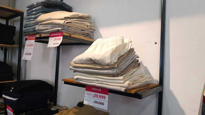 ¿Cuánto hay que gastar para abrigarse en Posadas? Los precios de camperas, buzos y tapados 12 abrigos otono posadas precio 10 - 11