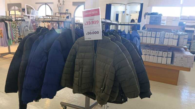 ¿Cuánto hay que gastar para abrigarse en Posadas? Los precios de camperas, buzos y tapados 10 abrigos otono posadas precio 12 - 9