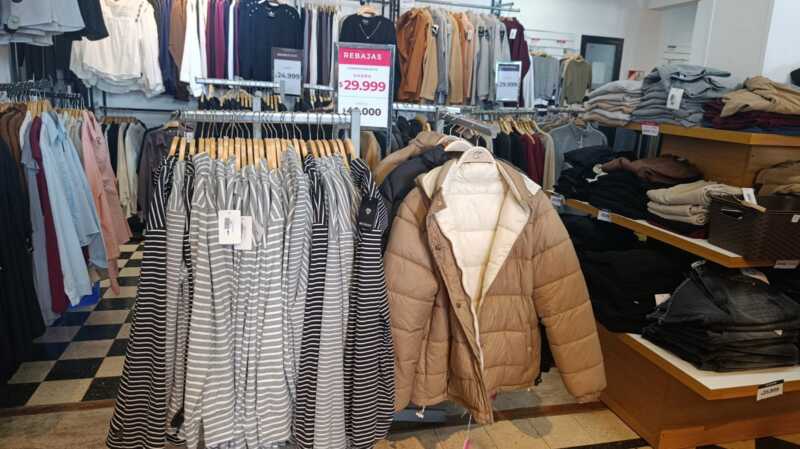 ¿Cuánto hay que gastar para abrigarse en Posadas? Los precios de camperas, buzos y tapados 8 abrigos otono posadas precio 2 - 7