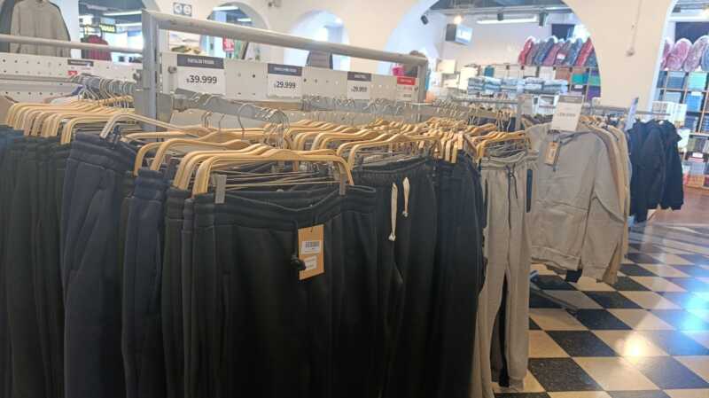 ¿Cuánto hay que gastar para abrigarse en Posadas? Los precios de camperas, buzos y tapados 4 abrigos otono posadas precio 7 - 3