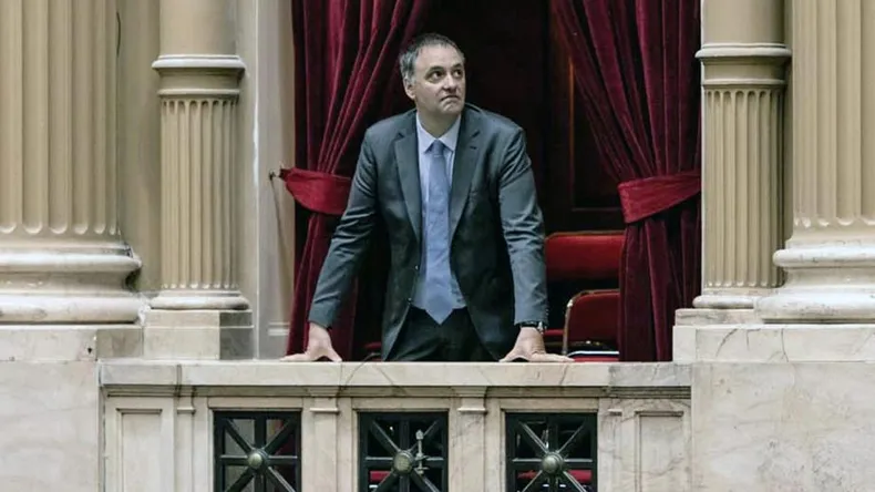 Manuel Adorni presentó su informe de gestión en el Congreso, rechazó denuncias por presuntas irregularidades y aseguró que probará su inocencia en la Justicia.