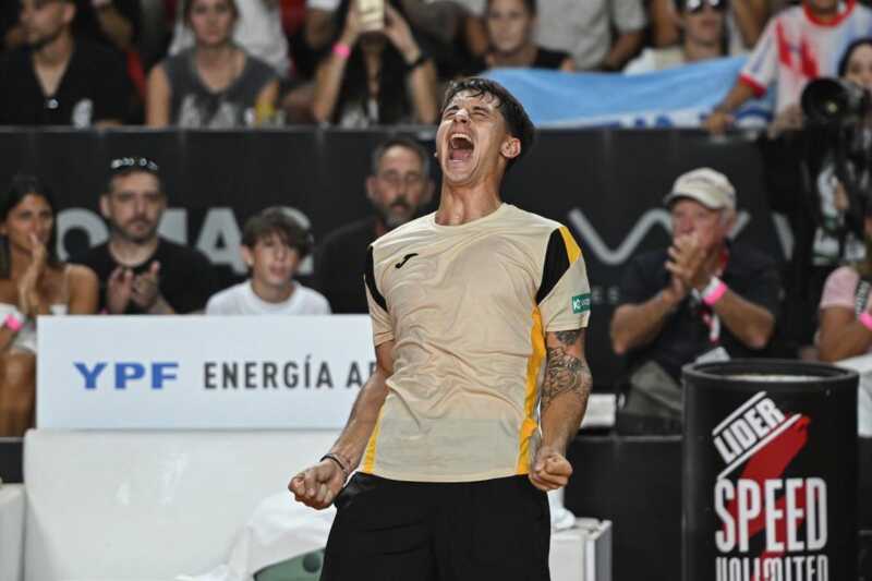 Carabelli eliminó a Khachanov en el partido más importante de su carrera y avanzó a octavos 2 Camilo Ugo Carabelli dio la sorpresa en el ATP 500 de Barcelona al vencer al ruso Karen Khachanov y meterse en los octavos de final.