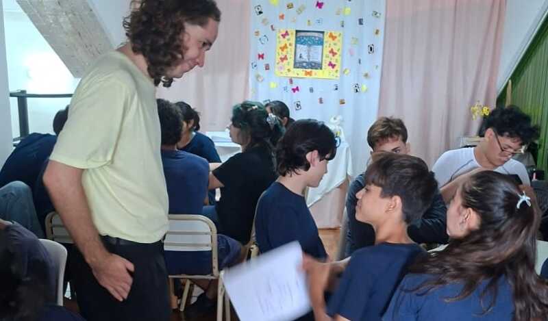 Día del Libro: estudiantes participaron de un taller creativo con caligramas en Posadas 1 estudiantes