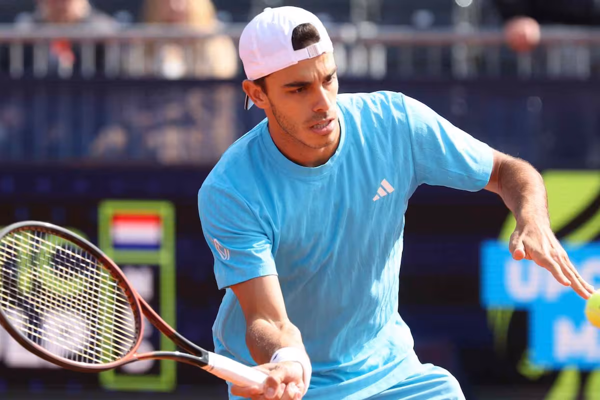 Francisco Cerúndolo aplastó a Botic Van de Zandschulp y avanzó a los cuartos de final del ATP 500 de Múnich con una actuación dominante.