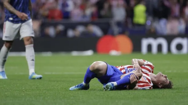 La enfermería de Scaloni: los 3 jugadores que llegan entre algodones al Mundial 4 Scaloni sigue de cerca la evolución de Leandro Paredes, Julián Álvarez y el Dibu Martínez a ocho días del debut frente a Argelia en el Mundial 2026