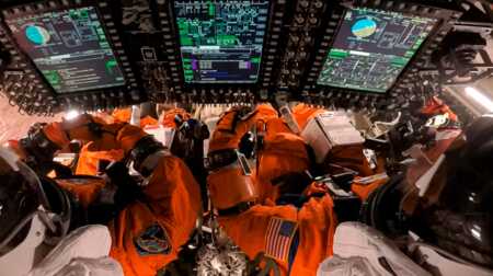 Artemis II regresó a la Tierra y marcó un hito en la exploración lunar la tripulacion de artemis en sus trajes espaciales captura nasa PZRMENSY2BFOZP7NH5RFT4ZJ4A - 2