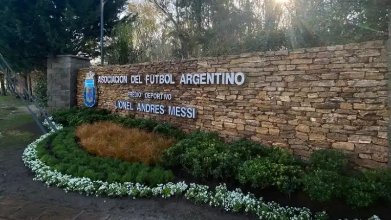 La AFA anunciará el regreso del público visitante en la Primera Nacional con una prueba piloto en dos partidos. Será la primera vez en casi 19 años.