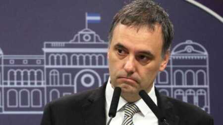 El funcionario deberá presentar su declaración jurada completa en un contexto de creciente presión judicial.