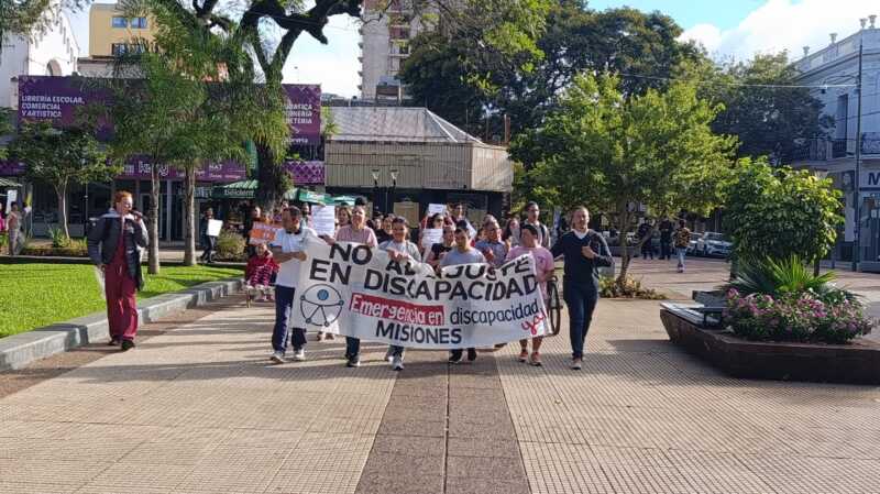 Una multitud marchó en Posadas para visibilizar la crisis de la discapacidad y reclamar pagos atrasados 7 marcha discapacidad 1 - 6