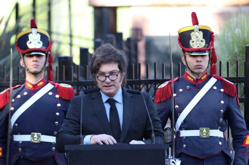 Javier Milei encabezó el acto por el Día del Veterano y de los Caídos en Malvinas y ratificó el reclamo de soberanía, con un llamado al diálogo con el Reino Unido.