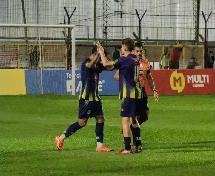 Mitre goleó a Huracán y se quedó con el clásico de Rocamora mitre