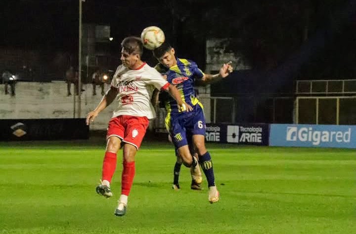 Mitre goleó a Huracán y se quedó con el clásico de Rocamora 3 mitre 3 - 2