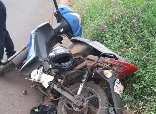 Violento choque entre motocicletas en Encarnación deja un muerto y una mujer en estado crítico.