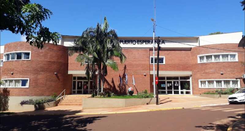 Puerto Esperanza: Zarza defendió el uso de fondos y cuestionó gastos del HCD 3 Zarza rompió el silencio sobre el conflicto con el Concejo, habló de la crisis económica y pidió priorizar el uso responsable de los recursos públicos.