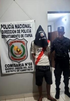 Encarnación: aprehenden a un hombre que violó su arresto domiciliario en un caso de violencia familiar Un hombre fue detenido en Encarnación tras incumplir su arresto domiciliario y amenazar a familiares con un arma blanca. Tenía antecedentes.