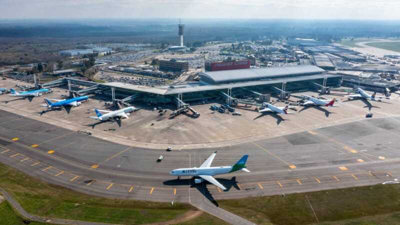 Aeronáuticos avanzarán con un cese de actividades el próximo 12 de abril: Exigen mejoras salariales El gremio ATE-ANAC confirmó medidas de fuerza para este martes. Se esperan demoras y cancelaciones de vuelos en Aeroparque y aeropuertos de todo el país.
