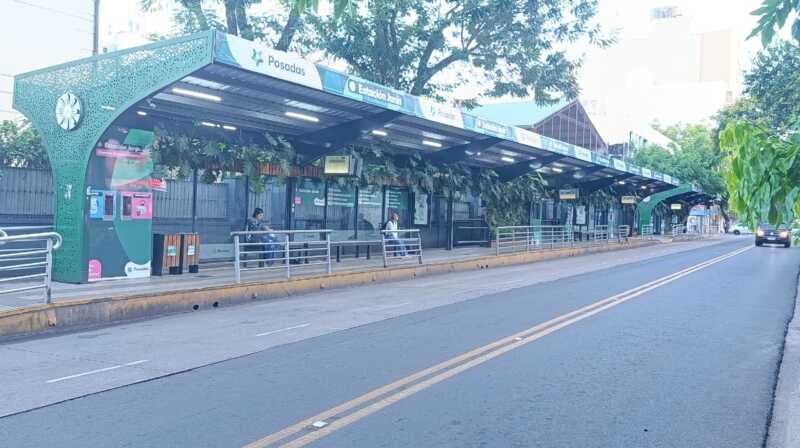 Sorpresivo paro de colectivos: choferes suspenden el servicio por falta de pago de salarios 3 Choferes de UTA Misiones suspenden recorridos y varias localidades quedan sin colectivos.