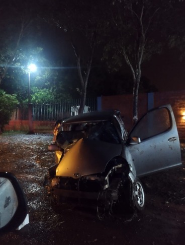 El conductor, de 60 años, resultó herido luego de perder el control de su vehículo al realizar una maniobra evasiva. Fue trasladado al hospital.