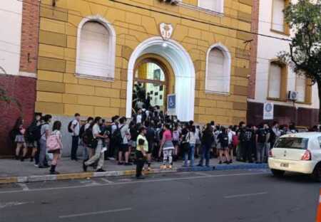 Sigue la preocupación de los padres tras amenazas de tiroteos en colegios de Posadas: “Sentimos que minimizaron el tema” tiroteos Posadas colegios