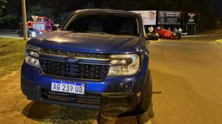 Impactante choque en Encarnación: dos mujeres heridas tras el vuelco de un automóvil en una transitada intersección El siniestro vial provocó el vuelco de un automóvil y movilizó a equipos de emergencia en plena noche en Encarnación.