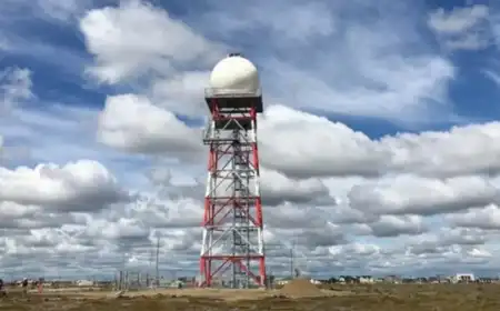 El Gobierno modificó por decreto las condiciones del Servicio Meteorológico Nacional El DNU 274/2026 redefine el sistema meteorológico aplicado a la aviación, transfiere funciones a EANA y establece límites a las medidas de fuerza en un servicio clave.
