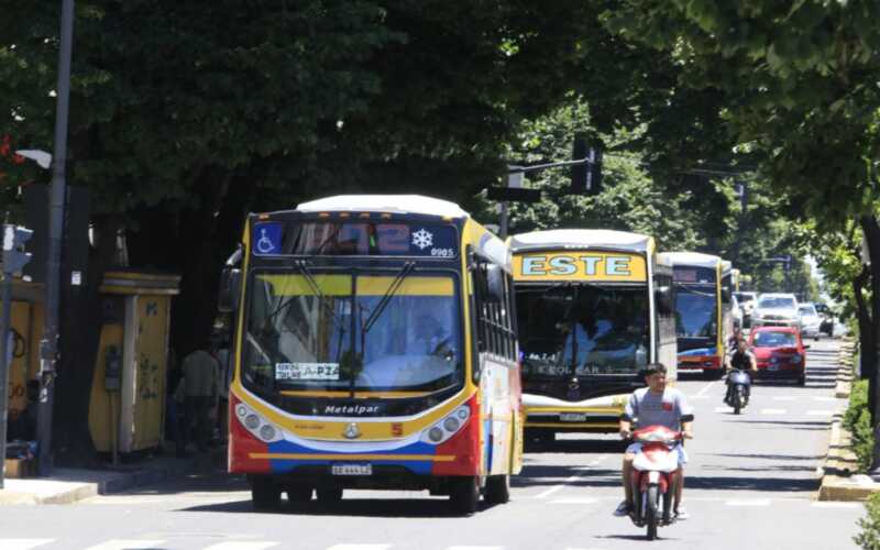Agustín Rossi analizó el círculo vicioso del modelo económico nacional y advirtió que existen condiciones para un juicio político a Milei 2 transporte AMBA - 1
