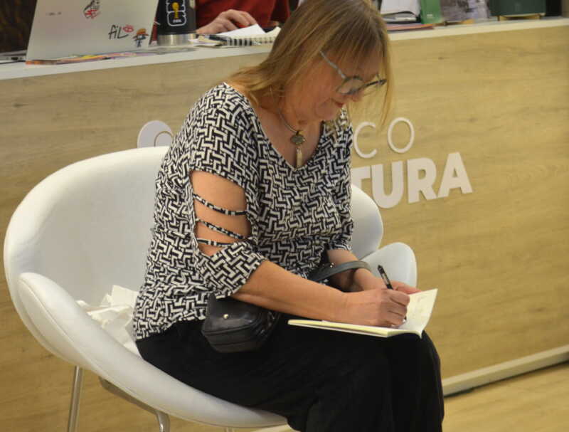 Silvia Hedman presentó “Memorias del Silencio” en la Feria del Libro 5 Memorias del Silencio: relatos poéticos sobre una historia marcada