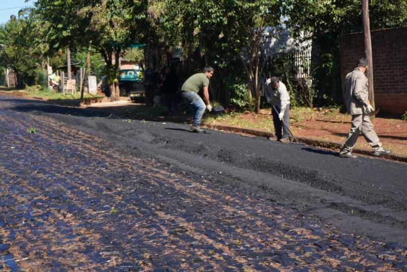 Obras con fondos propios consolidan la infraestructura vial en distintos sectores de la ciudad.