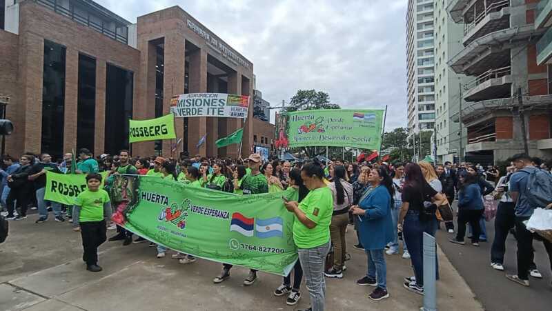 Anuncios de Passalacqua a diputados sobre impuestos, jubilaciones, programas y críticas a Nación 9 Entre apoyo y protestas, Passalacqua abre las sesiones en una jornada de alta tensión política.