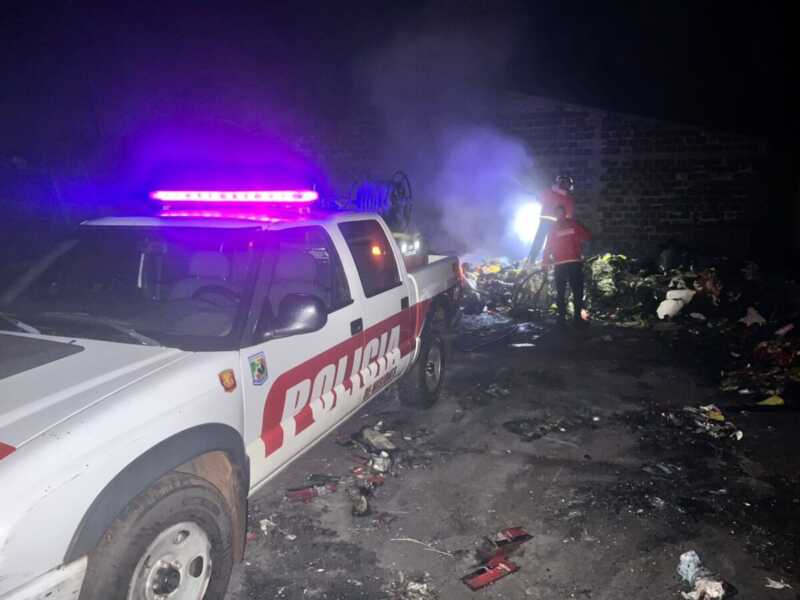 Bomberos sofocaron un incendio en un galpón abandonado del barrio Ñu Porá 2 Bomberos