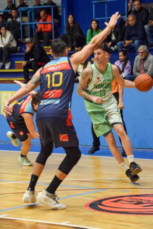 CAPRI volvió a tropezar en casa y sigue sin levantar en la Liga Federal 1 CAPRI cayó 74-67 ante Hindú Club en Posadas y sufrió su novena derrota en la Liga Federal. Djerejdjian y Zandomeni fueron los máximos anotadores del local.