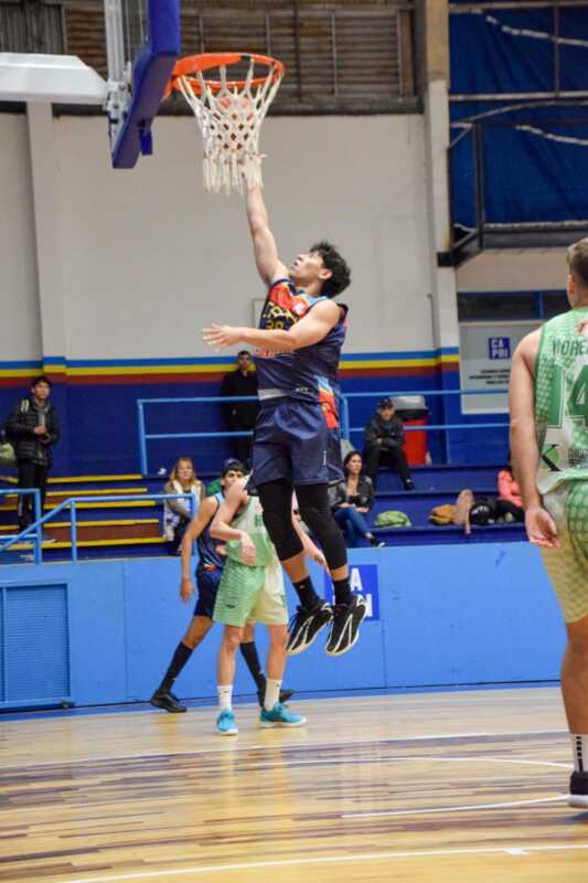 CAPRI volvió a tropezar en casa y sigue sin levantar en la Liga Federal 2 CAPRI cayó 74-67 ante Hindú Club en Posadas y sufrió su novena derrota en la Liga Federal. Djerejdjian y Zandomeni fueron los máximos anotadores del local.