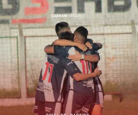 El vicepresidente de Guaraní Antonio Franco, Juan Nazer, habló sobre la salida de otro entrenador, la crisis deportiva del club, la reorganización institucional y el futuro del equipo franjeado. También confirmó que Ezequiel Brzozowski dirigirá hasta el final del torneo.