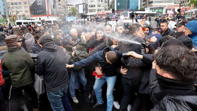 1 de Mayo en Turquía: más de 370 detenidos en protestas HHO3uDBWsAAa Gv - 3