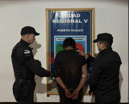 Puerto Iguazú: amenazó a su madre con un cuchillo, atacó a policías y terminó detenido Iguazú