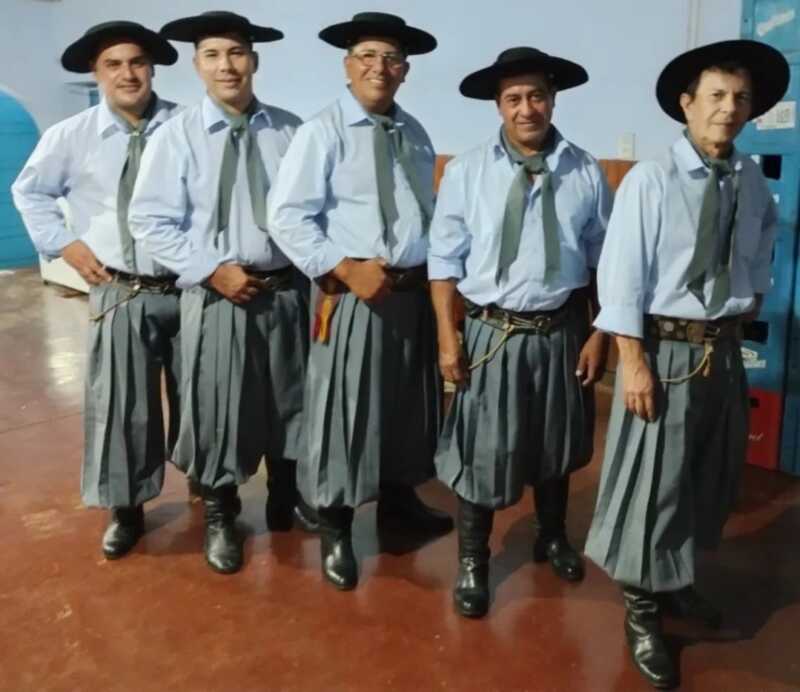 Chamameceros Sangre Nueva en Peña Itapúa con entrada gratuita y una noche solidaria de música litoraleña 8 Los Caballeros del Taragui - 7
