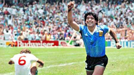La increíble historia de la camiseta azul de Argentina en México 86: costó 20 dólares, fue improvisada a último momento y terminó convertida en la reliquia más cara del fútbol.